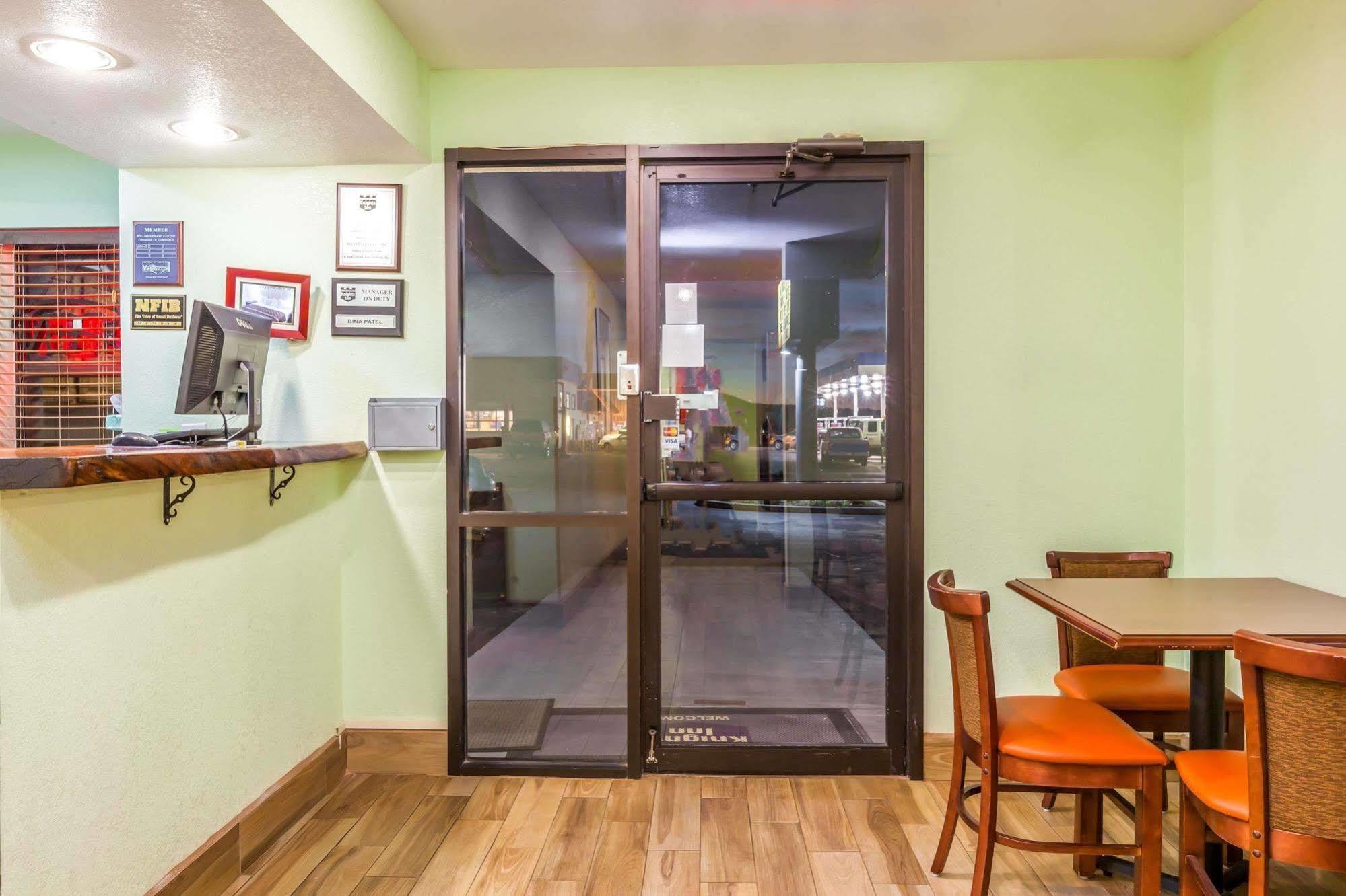 Econo Lodge Inn & Suites Williams - Grand Canyon Area Екстериор снимка